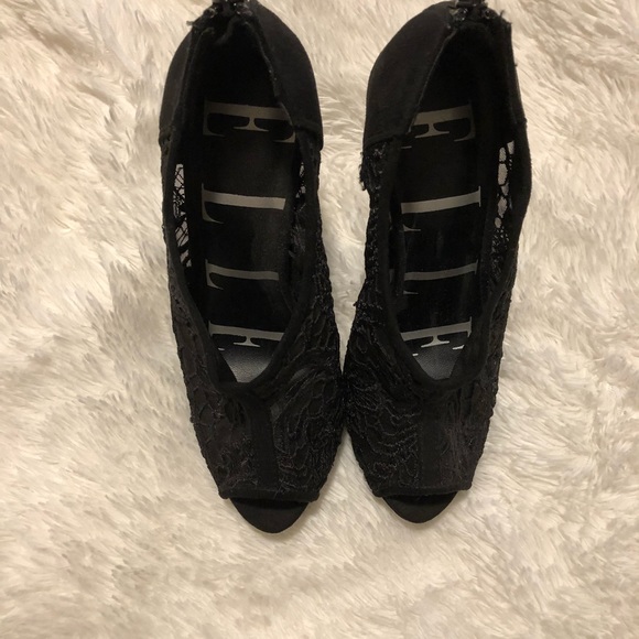 Beautiful ankle booties - Picture 4 of 7